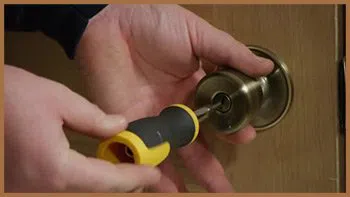 City Locksmith Shop Pearland, TX 281-915-1523 - 15-unlock-door